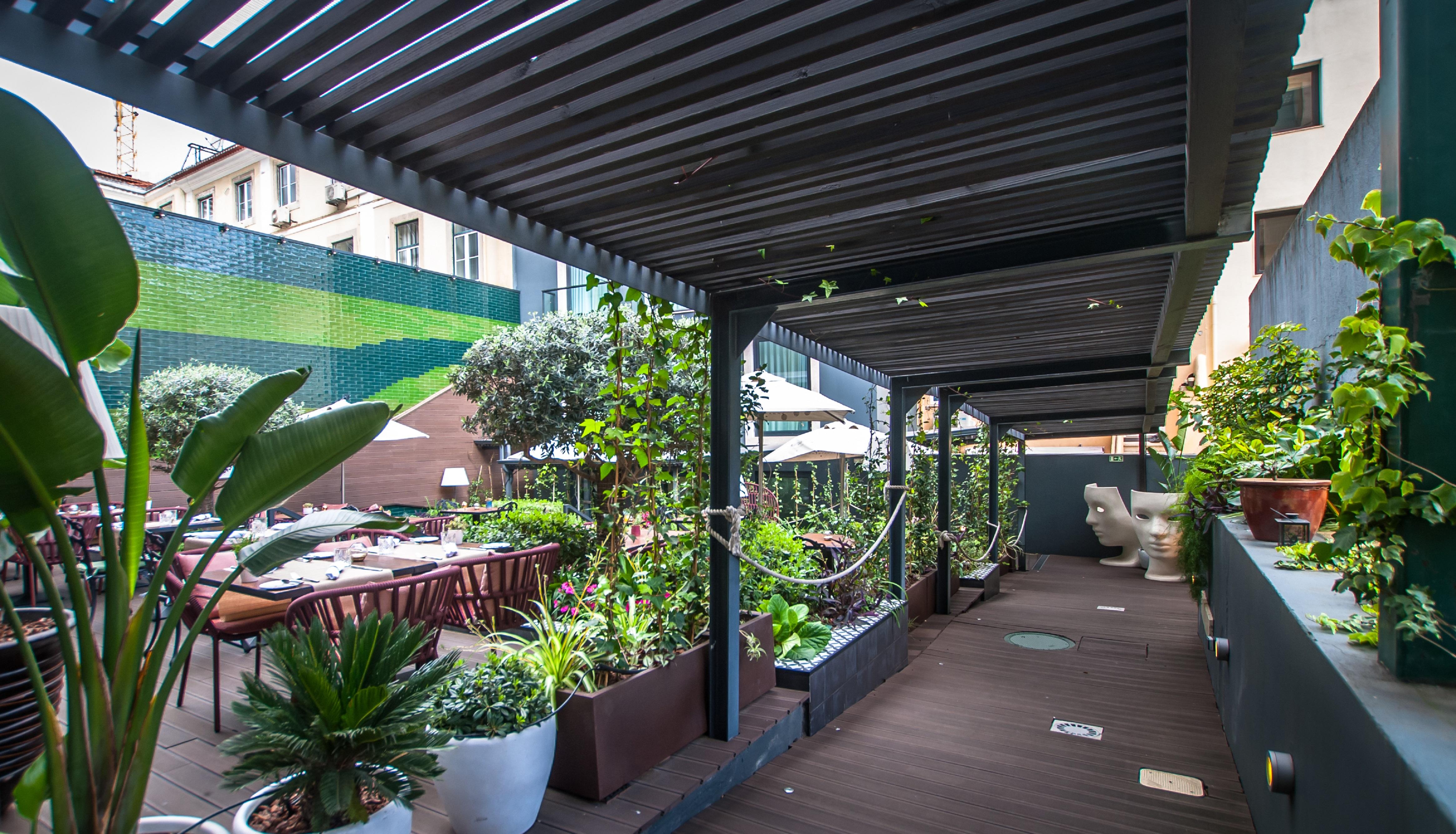 138 Liberdade Hotel Lissabon Buitenkant foto The rooftop garden at the hotel