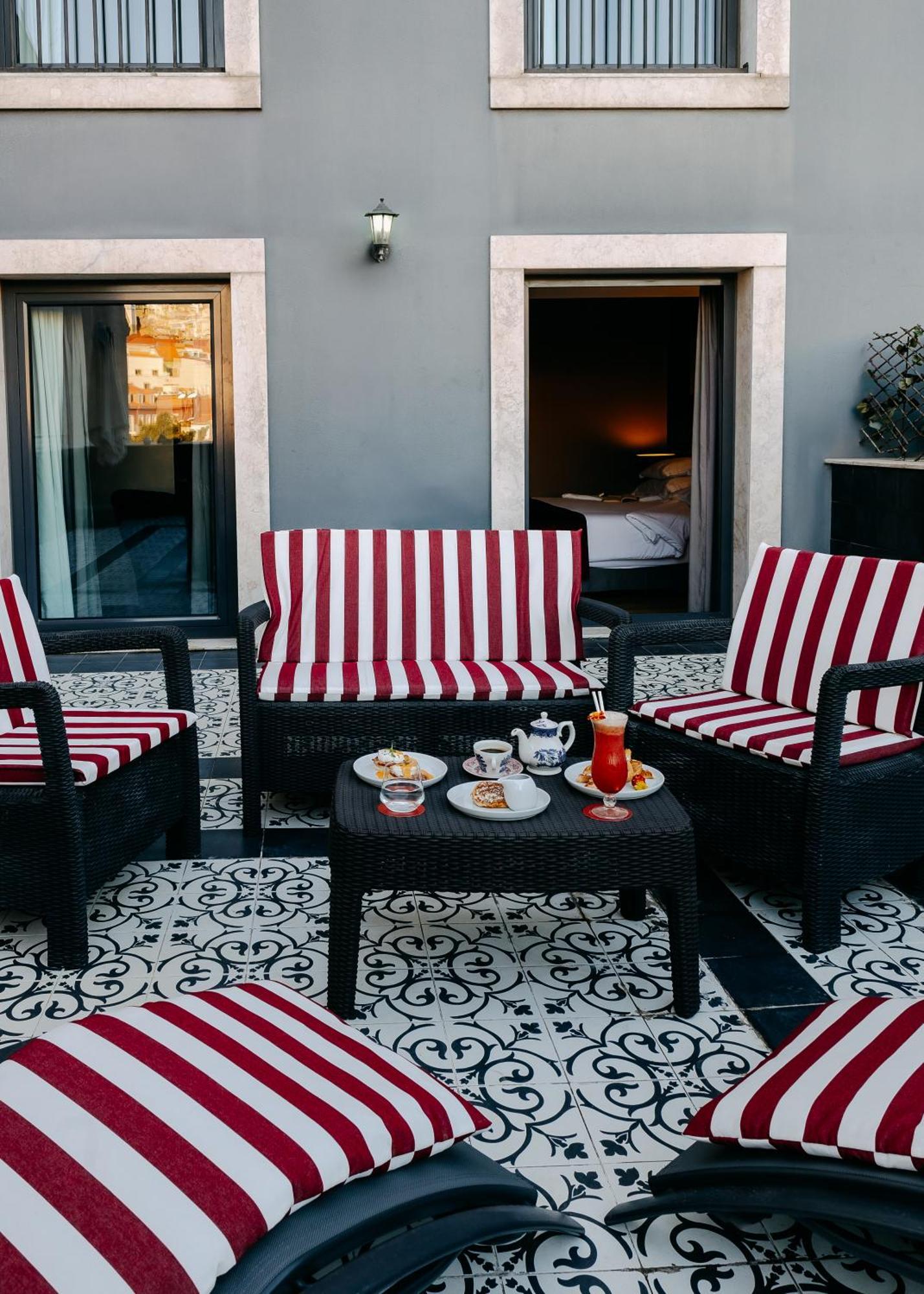 138 Liberdade Hotel Lissabon Buitenkant foto A typical patio at the hotel