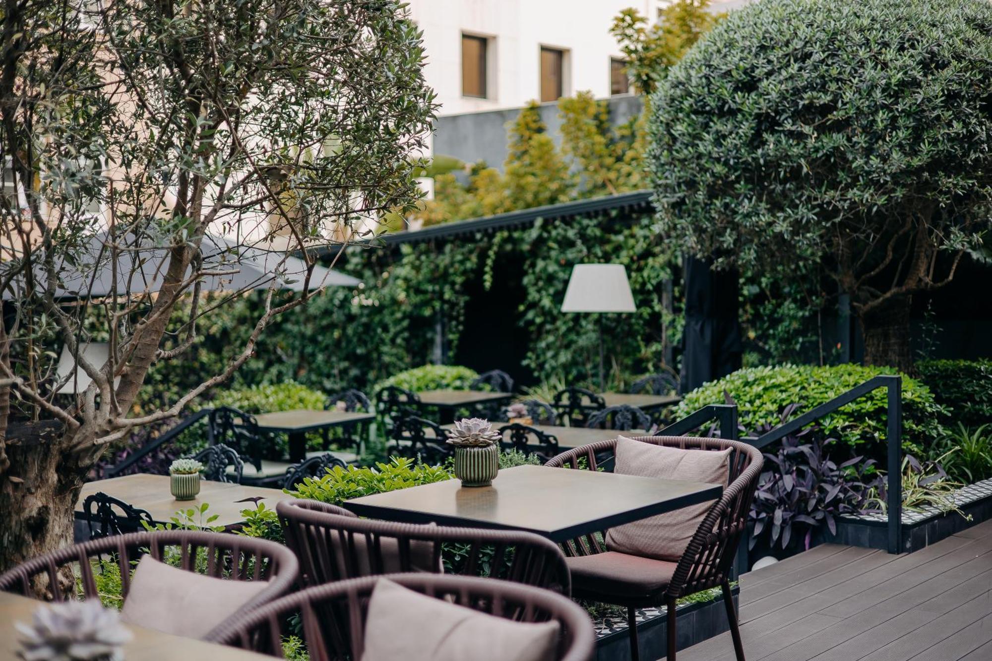 138 Liberdade Hotel Lissabon Buitenkant foto The garden of the hotel
